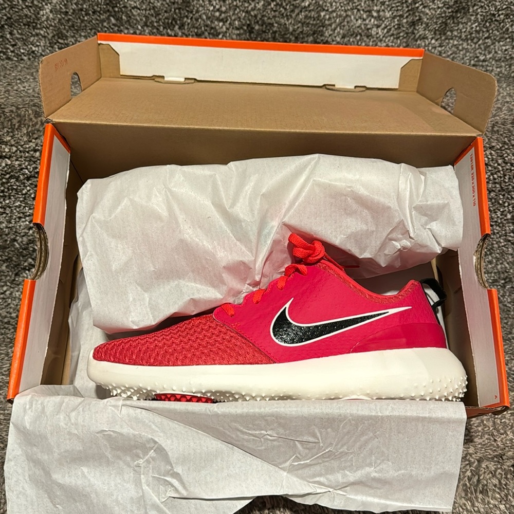 Pink Nike golf shoes NWT